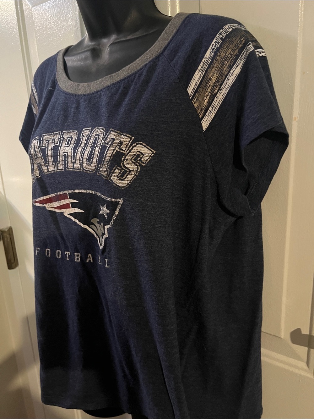 NFL 🏈 NEW ENGLAND PATRIOTS BLUE SHORT SLEEVE CREW NECK FOOTBALL TSHIRT Women XXL - Picture 3 of 5